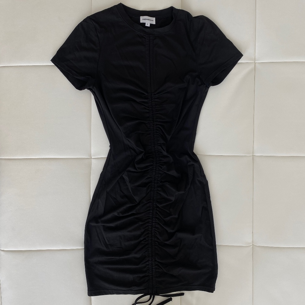 SUPERDOWN YASMINE RUCHED TIE DRESS.